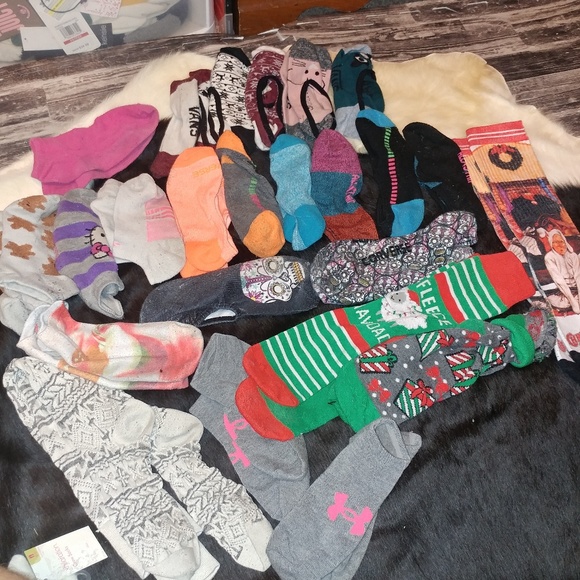 Muk Luks Accessories - Muk Luk 11 pairs crew / thigh Christmas sock lot